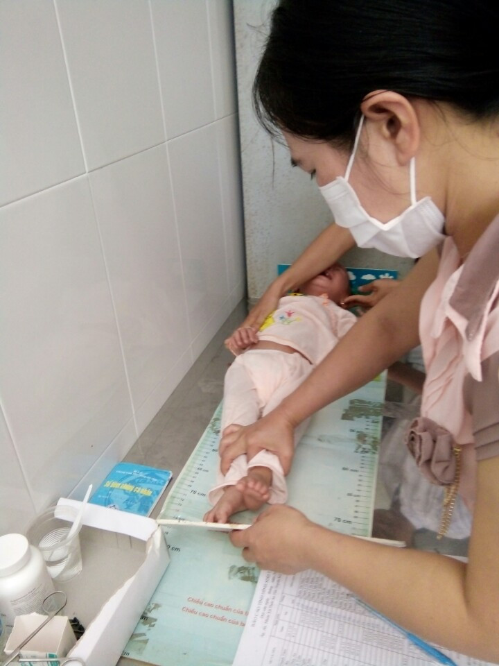 Trung tâm Y tế huyện Kế Sách tổ chức chiến dịch uống vitamin A đợt1, kết hợp cân đo trẻ dưới 5 tuổi trên địa bàn huyện Kế Sách năm 2019